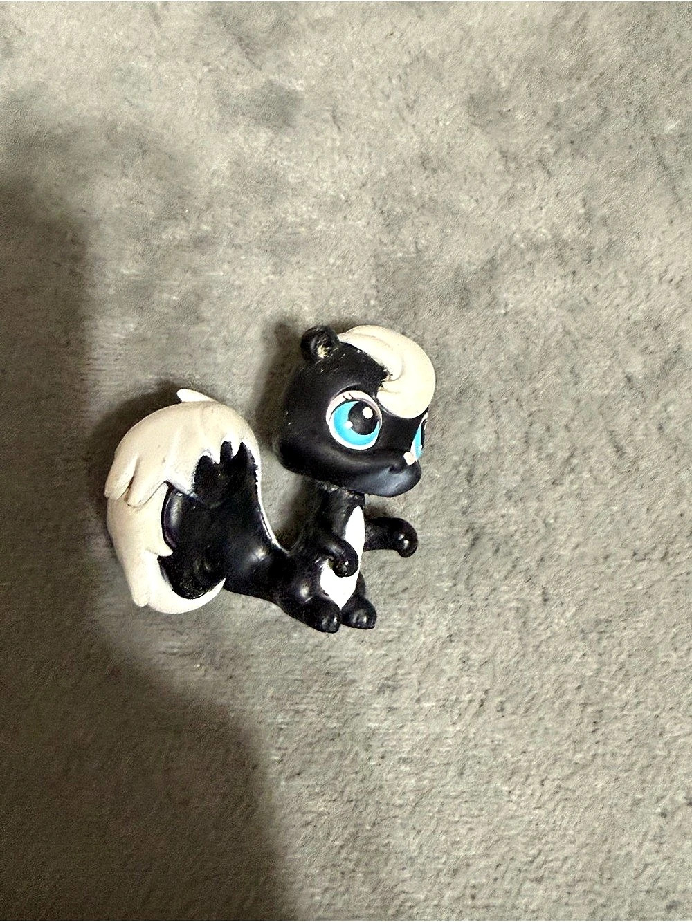 Hasbro Littlest Pet Shop Skunk #85 Black & White Figure